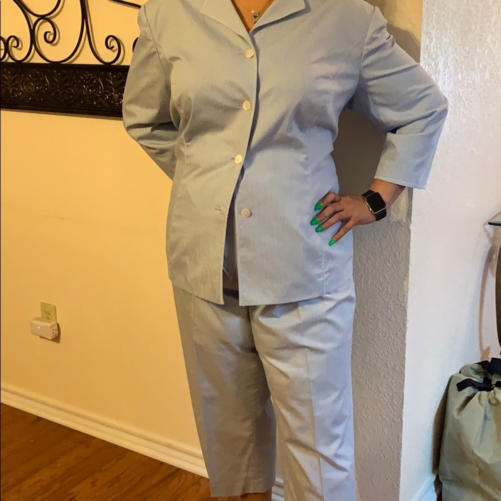 Pants Suits - Picture 2 of 4